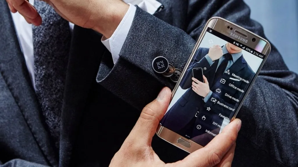 Samsung Smart Pay smart-clothing concept — contactless payment functionality embedded in the garment